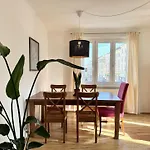 Newly Renovated Apartment At Yppenplatz
