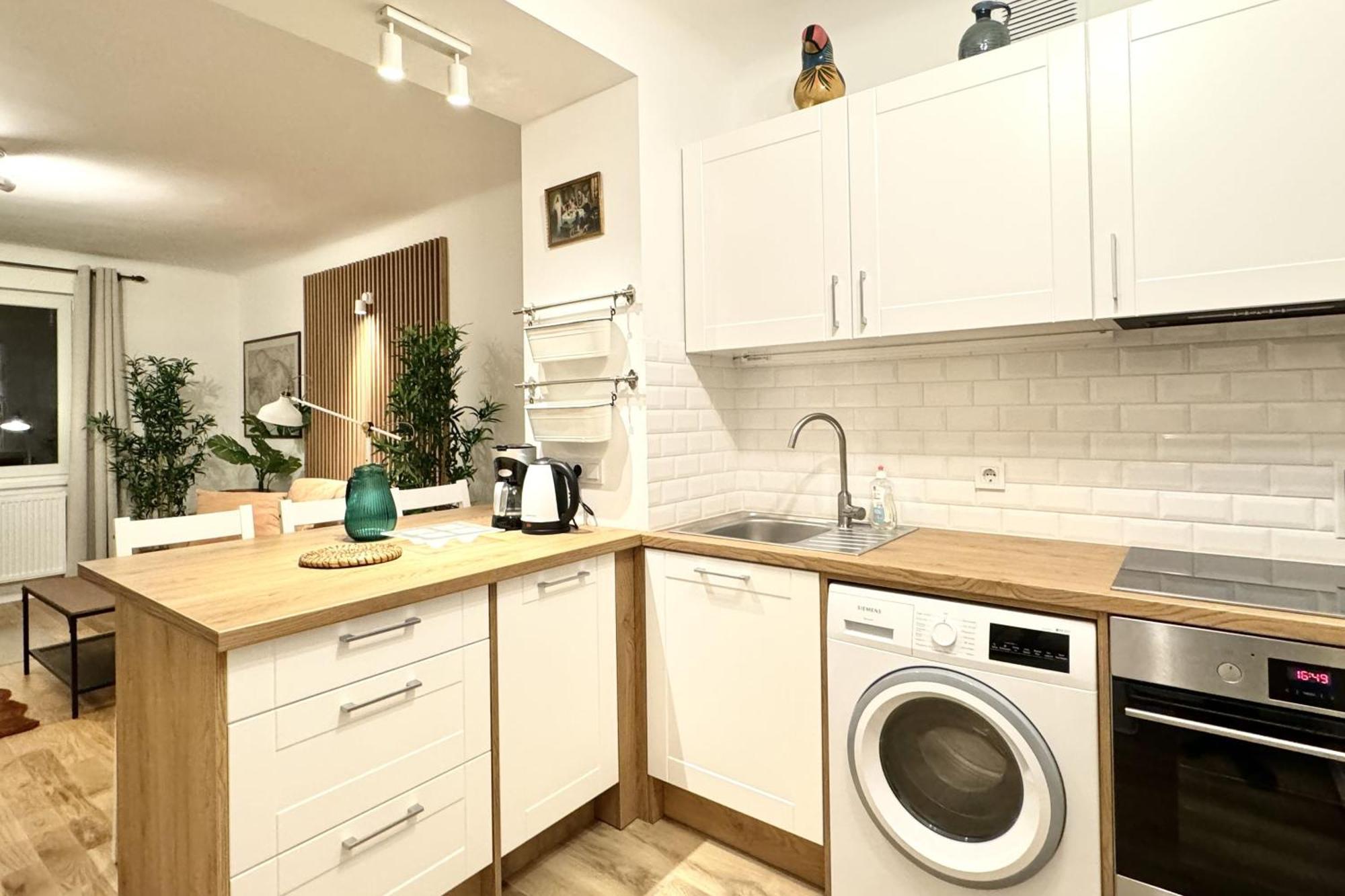 Newly Renovated At Yppenplatz * Viena