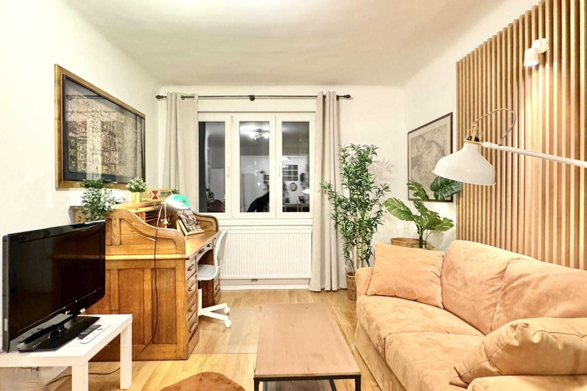 Newly Renovated At Yppenplatz *