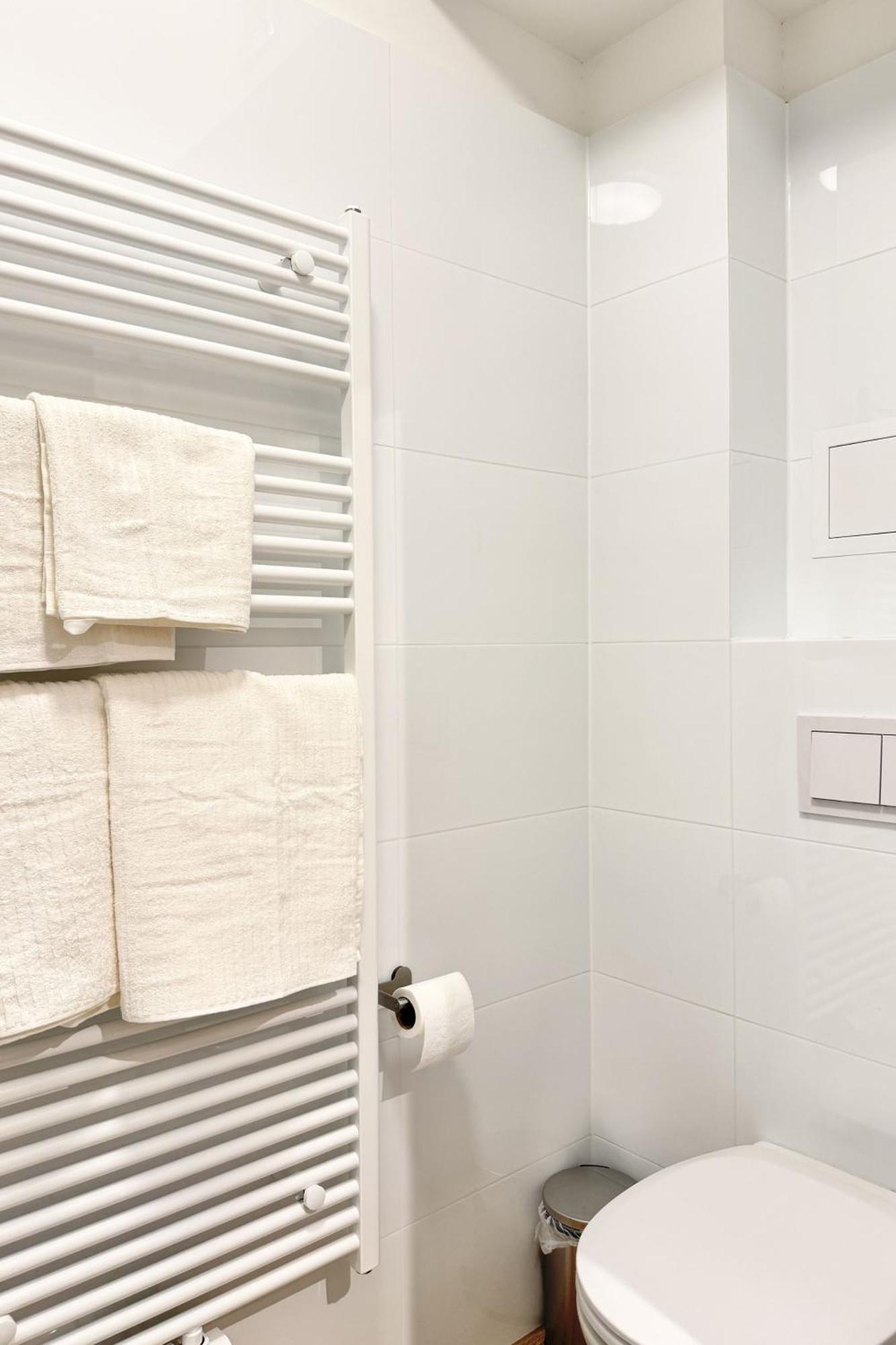 Newly Renovated At Yppenplatz Apartament *