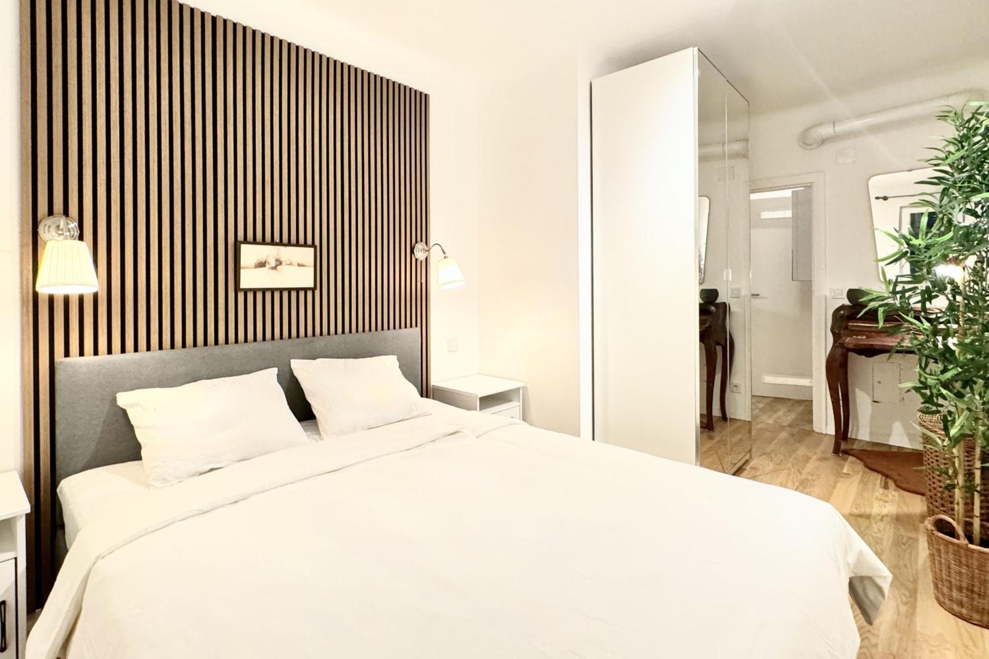 Newly Renovated At Yppenplatz
