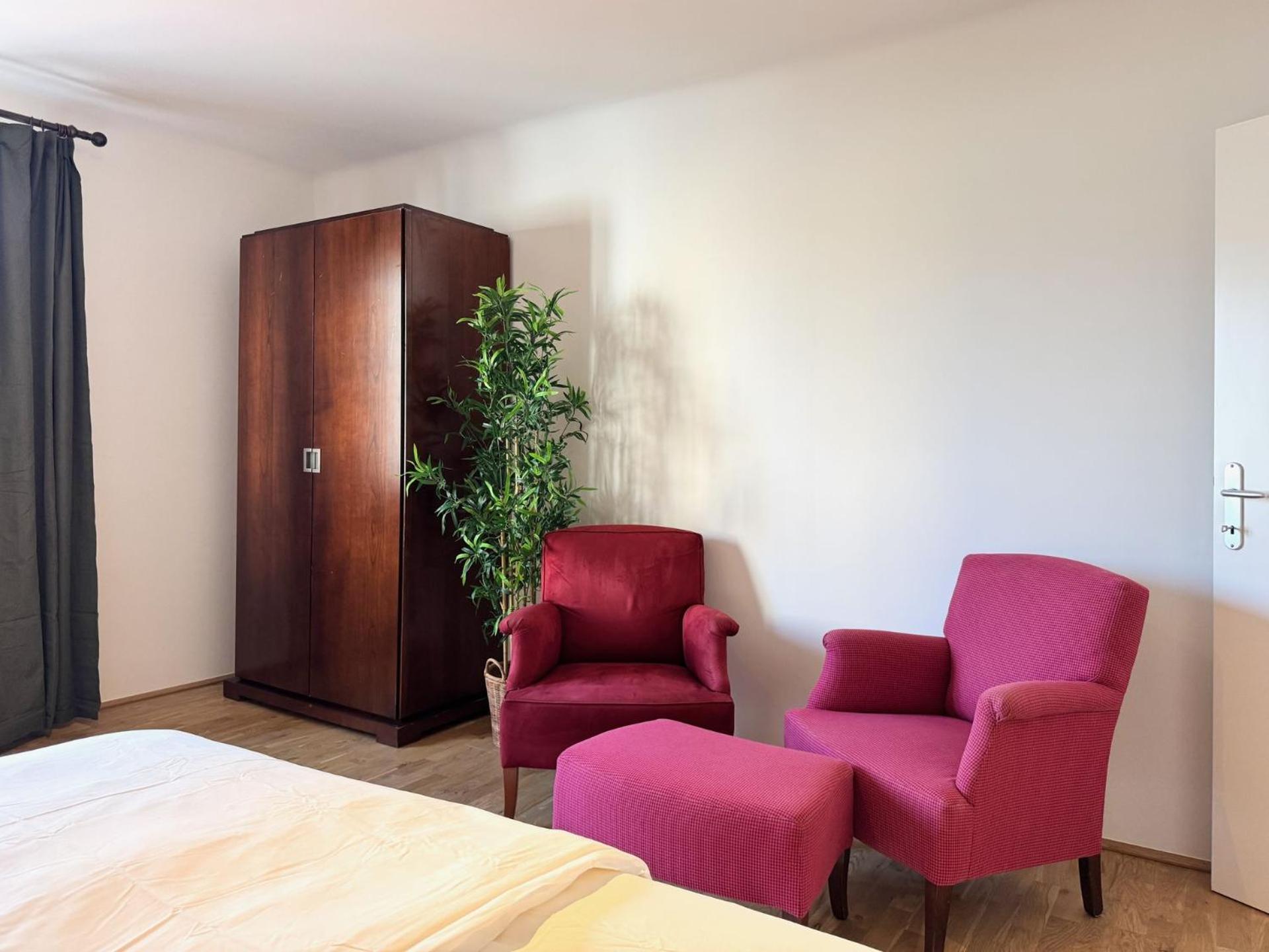 Newly Renovated At Yppenplatz *